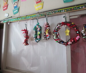 芋づるのクリスマスリースの写真