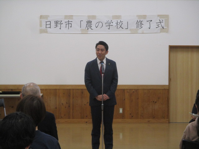 市長が挨拶している写真