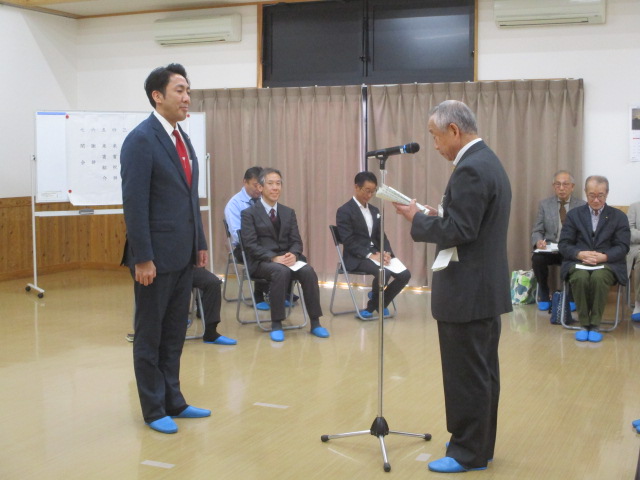 謝辞を読んでいる写真