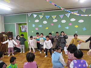 ひのソングを踊っている写真
