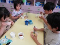 写真:グリンピースのさやむき9