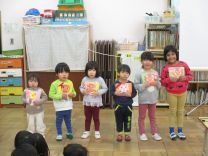 写真：2月生まれの誕生児