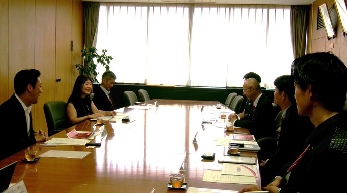 写真:対談様子