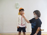 インタビューに答えてる写真です。