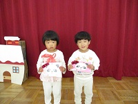2歳児のお友達の写真です。