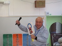 クイズを出す写真です。