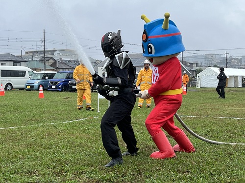 写真：ストレイザー及びキュータによるスタンドパイプ体験