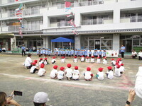 4，5歳が輪になっている