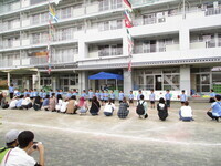 5歳児メダルをもらっている