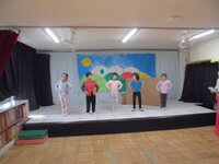 5歳児が並んでいる写真