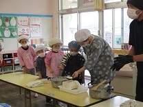 おぼろ豆腐を押し固める写真