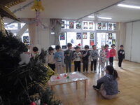 5歳児がハンドベルをしている写真3