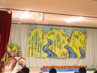 背景と小さく映っているがらがらどんの写真