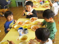 3歳が食べてる写真2