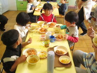 3歳給食の写真3