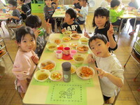 4歳給食の写真