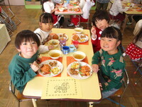 5歳給食の写真