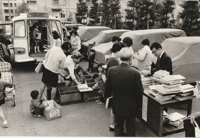多摩平218号館前 （1969年10月31日・学研撮影）の写真