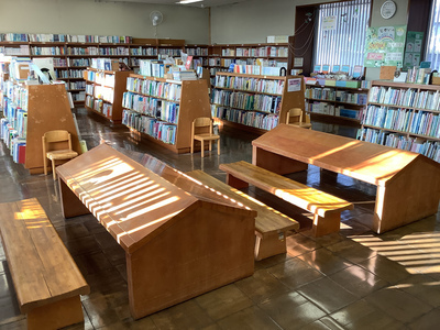 中央図書館1階・児童開架の写真