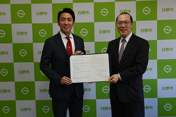 写真：包括連携協定式の様子