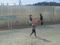 凧あげをしている写真