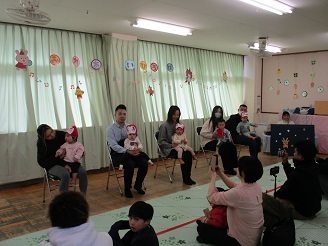 0歳児ひよこ組のふれあいひろばの様子