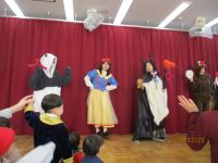 職員の出し物の写真です。