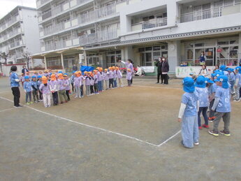 並んでいる写真