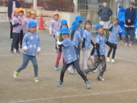 投げている写真1