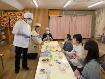 写真：おにぎり作り1