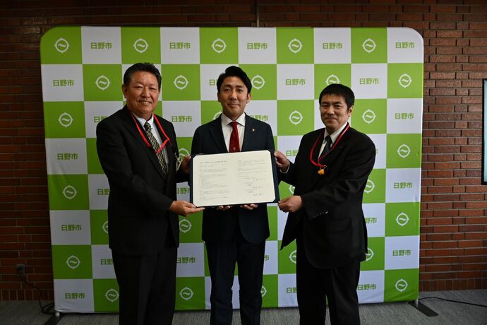 写真：包括連携協定式の様子