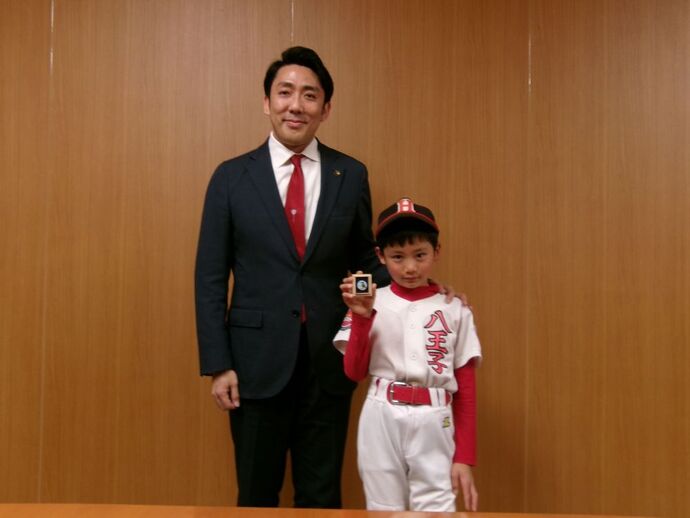 左から：古賀市長、木田橋さん