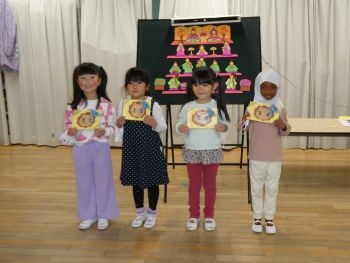 写真：誕生会5歳クラスの誕生児