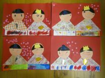 写真：2歳児のおひなさま