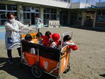 りす組園庭遊びの写真