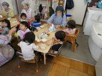 写真：1歳児の給食1