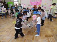 4，5歳で遊んでいる様子の写真