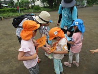 シールラリーをしている様子の写真
