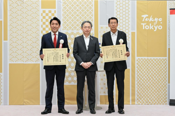 写真:受賞後の記念撮影