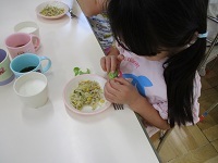 写真：そら豆のさやむき5