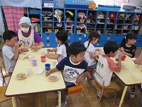 写真：そら豆のさやむき6