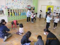 コマをしている写真です。