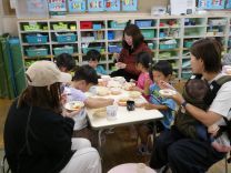 写真：4歳参観試食の様子2