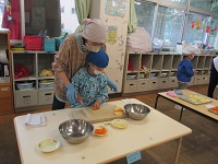 調理をしている様子の写真