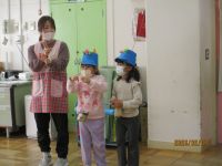 4歳児のお面紹介の写真です。