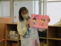 2歳児のひな人形紹介の写真です。