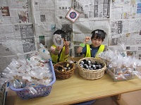 にんじゃ認定の言葉を伝えている様子の写真