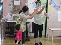 写真：七夕集会　1歳児笹飾り