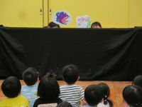 写真：ペープサートをしているところ