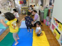 1,2歳児の交流の様子